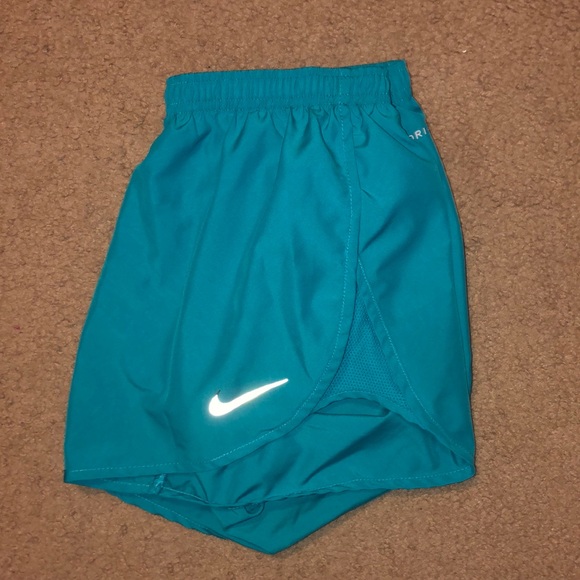 Nike running shorts - Picture 3 of 6